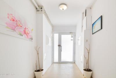 Apartament cu 3 camere semidecomandat în Nord