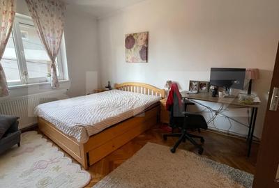 3 apartamente la casa de vanzare, singur in curte, 150 mp, zona centrala 3 apartamente la casa de vanzare, singur in curte, 150 mp, zona centrala - 4