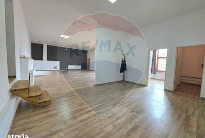 Spațiu comercial, de 179 mp, în Central - 3