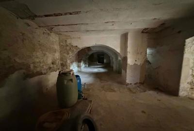 Casă cu 4 camere decomandat în Central