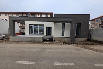 Casă individuală cu 3 camere cu Canalizare în Dobroești - 1