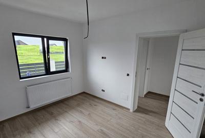 Casă cu 5 camere cu Teren 490 Mp în Păulești - 16