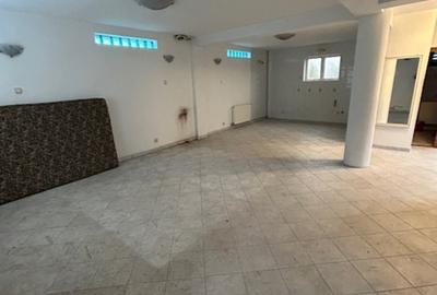 Casă cu 4 camere cu Teren 750 Mp în Central