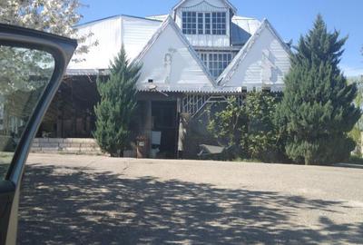 Casă cu 4 camere în Central - 1