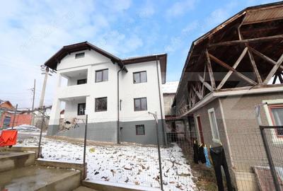 Casă cu 3 camere cu Teren 680 Mp în Central