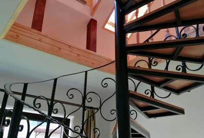 Apartament in casa, zona Patria
