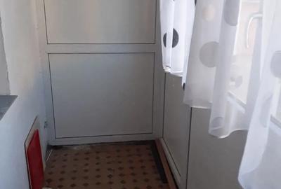Vand apartament 2 camere 52 mp Olteni?a, zona ?coala 6 - 9
