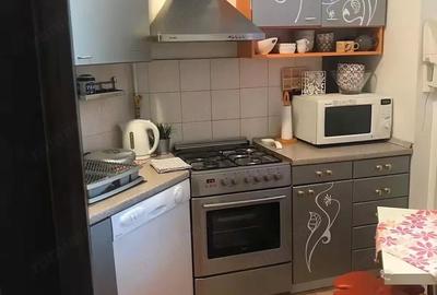 Apartament cu 2 camere semidecomandat în Girocului