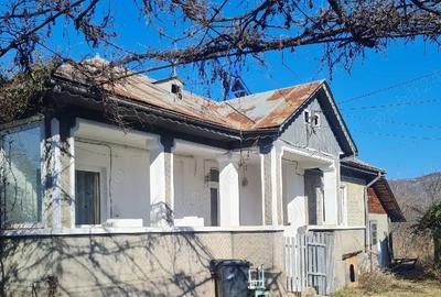 Casă cu 2 camere cu Teren 1200 Mp în Izvoarele - 1