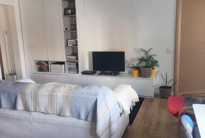 Apartament cu 3 camere semidecomandat, mobilat în Aviației
