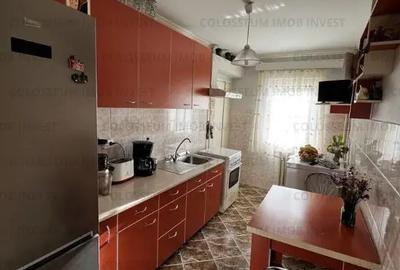 Apartament cu 3 camere decomandat în Florilor - 2