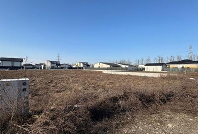 Teren intravilan de 592 mp, în Vânători