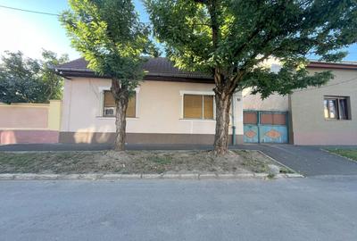 Casă individuală cu 3 camere cu Canalizare în Ronaț