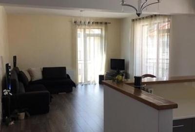Apartament cu 3 camere semidecomandat, mobilat în Europa