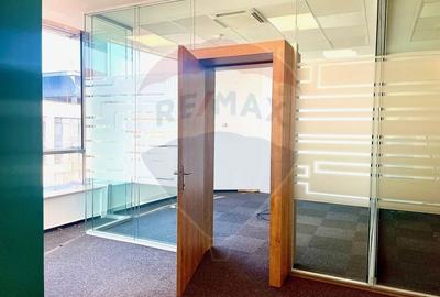 Birou, de 130 mp, în Central