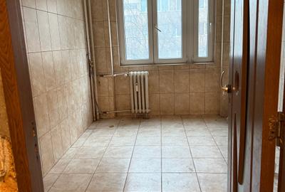 Apartament cu 3 camere nedecomandat în Drumul Taberei - 4
