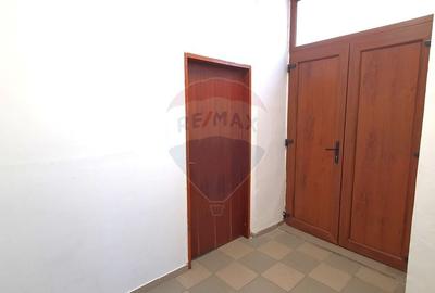 Spațiu comercial, de 75 mp, în Central - 14