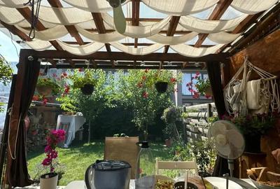 Casa tip duplex, insorita ?i luminoasa cu multiple imbunatatiri. Merita vazuta. - 2