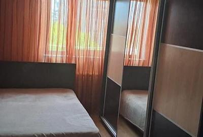 Apartament cu 3 camere decomandat în Km 4 - 4