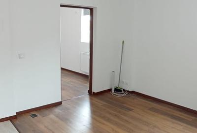 Apartament cu 3 camere semidecomandat în P-ța Romană - 1