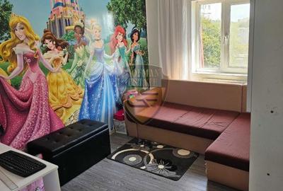 Apartament cu 3 camere semidecomandat în Km 4 - 2