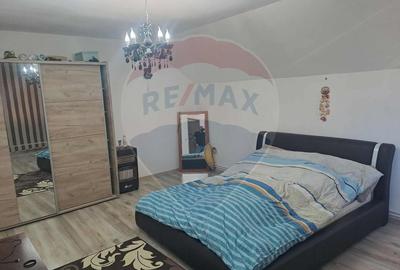 Casa / Vila cu 5 camere de vanzare - 2