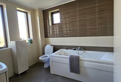 Casă cu 4 camere cu Teren 490 Mp în Central - 12