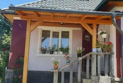 Casă cu 2 camere cu Teren 1400 Mp în Cuzăplac - 1