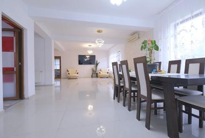 Dobroesti, Str. Doinei, vila P+E+M superba, 6 camere si 3 bai cu finisaje LUX - 1