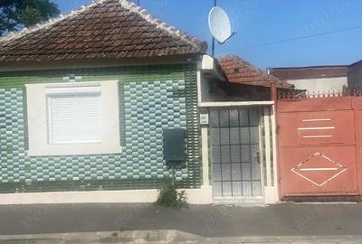 Casă cu 2 camere cu Teren 100 Mp în Central - 1