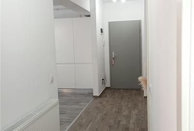 Apartament cu 3 camere, mobilat în Tractorul - 13