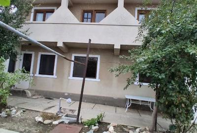 Casă cu Teren 600 Mp în Central - 1