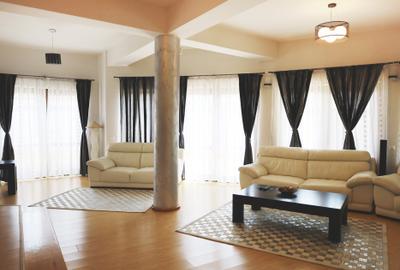 Vila in Corbeanca (Petresti) | mobilata |160 mp util | garaj | curte - 2