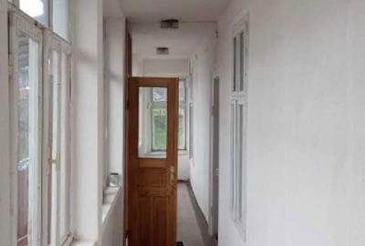 Casă cu 4 camere în Central - 2