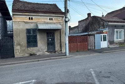 Casă cu Teren 430 Mp în Central