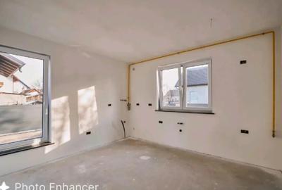 Casă cu 4 camere cu Teren 200 Mp în Central - 9