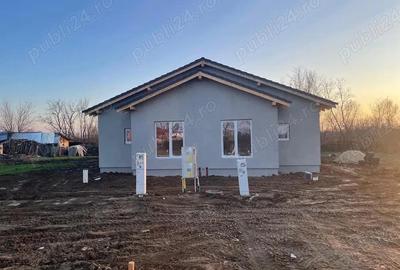 Casă cu 4 camere cu Teren 415 Mp în Moșnița Nouă