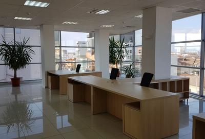 Spațiu comercial, de 241 mp, în Central - 1