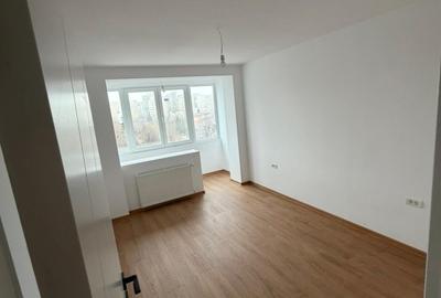 Apartament cu 3 camere semidecomandat în Vatra Luminoasă