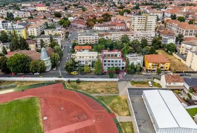 Spațiu comercial, de 1,022 mp, în Central - 9