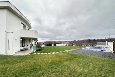 Casă cu 5 camere cu Canalizare în Central - 4