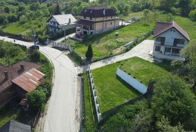 Casă cu 3 camere cu Teren 700 Mp în Central - 11