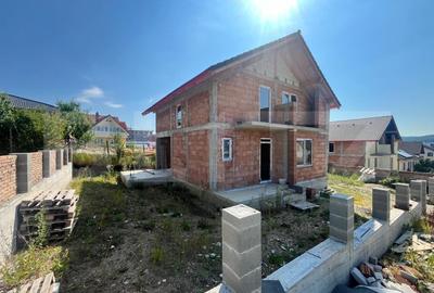 Casa individuala, finisata, 4 ari teren, zona Terra