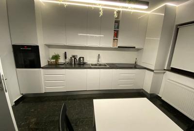 Apartament cu 3 camere semidecomandat, mobilat în Chiajna