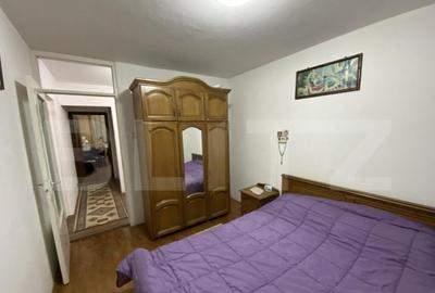 Apartament 4 camere, in suprafata de 74 mp, decomandat, zona - 2