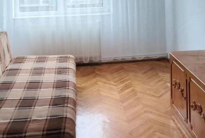 3 camere, situat la etajul 1 al unui imobil din zona 13 Decembrie Faget - 2