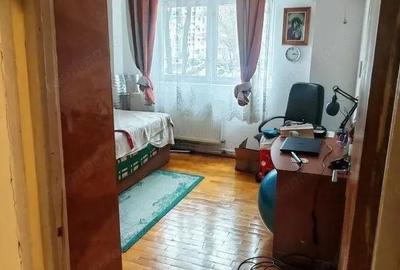 Apartament cu 4 camere semidecomandat în Tineretului - 3