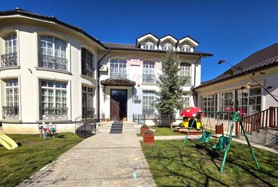 Casă cu 10 camere cu Teren 900 Mp în 23 August - 4