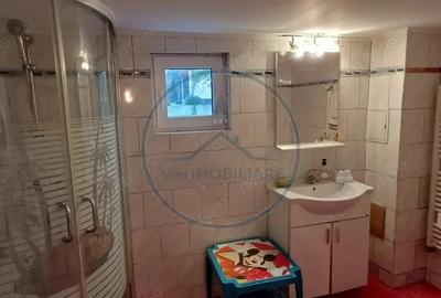 Casă cu 5 camere cu Teren 1000 Mp în Central