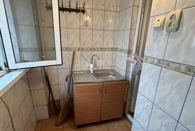 Garsonieră decomandată în Viziru 1 - 4